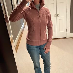 Lululemon full-zip sweatshirt. Heavy duty and super cozy! Dusty pink, size 8.